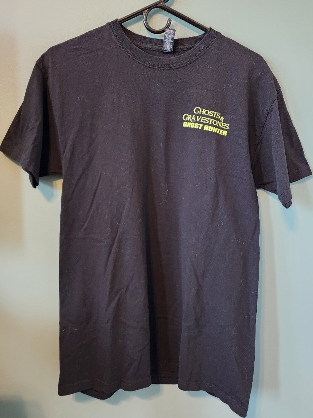 Ghosts & Gravestones Ghost Hunter St. Augustine Tee - Size Medium